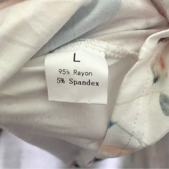 NWOT Cold shoulder floral knot front top - Picture 7 of 8